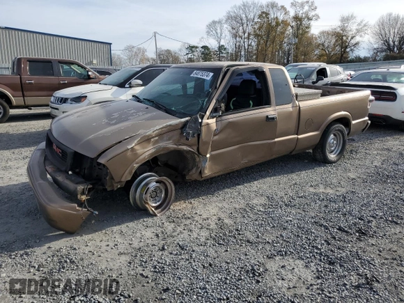 2003 GMC Sonoma SLS z VIN 1GTCS19X538182443, wystawiony jako Copart lot #84875374 z przebiegiem Nie podano mil oraz Szkody całkowita. Historia ofert i sprzedaży dostępna na DreamBid. Obrazek 1.