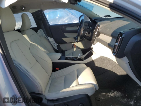 2024 Volvo XC40 Plus Bright Theme с VIN YV4L12UE8R2232520, выставлен на аукционе Copart как лот 42527955 с пробегом 12 975 миль миль и Списание • Salvage title. История ставок и продаж доступна на DreamBid. Изображение 7.