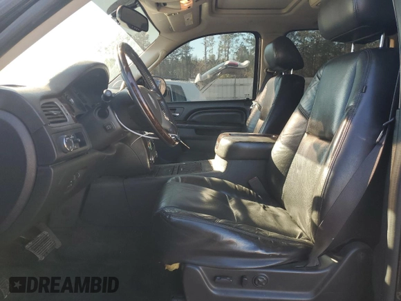 2011 GMC Yukon XL Denali with VIN 1GKS1MEF6BR218814, listed as a Copart auction lot 86041684 with 201,070 mi miles and Salvage Title. Bid and sale history available at carsss.com. Image 7.