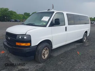 2020 Chevrolet Express Passenger LS z VIN 1GAZGNFP7L1212812, wystawiony jako IAAI lot #42263328 z przebiegiem 350 936 mil mil oraz . Historia ofert i sprzedaży dostępna na DreamBid. Obrazek 2.