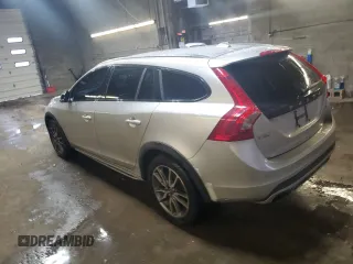 2016 Volvo V60 Cross Country T5 with VIN YV4612HK6G1008209, listed as a Copart auction lot 86145584 with 180,340 mi miles and Salvage Title. Bid and sale history available at carsss.com. Image 2.