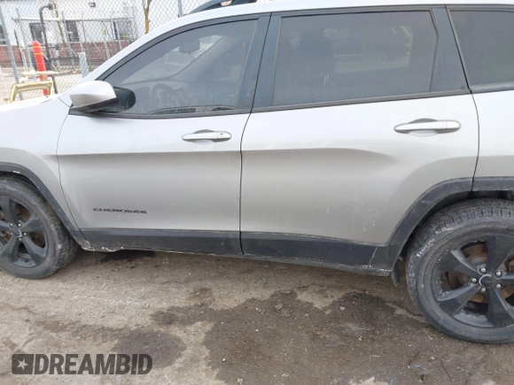 2016 Jeep Cherokee Latitude with VIN 1C4PJLCS8GW176604, listed as a IAAI auction lot 41467467 with 65,855 mi miles. Bid and sale history available at carsss.com. Image 14.