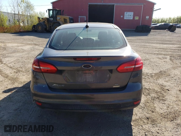 2018 Ford Focus SE z VIN 1FADP3FE4JL306237, wystawiony jako Copart lot #56482215 z przebiegiem 102 241 mil mil oraz Czysty tytuł • Clean title. Historia ofert i sprzedaży dostępna na DreamBid. Obrazek 6.