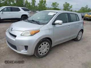 2013 Scion xD z VIN JTKKUPB4XD1038754, wystawiony jako IAAI lot #42231402 z przebiegiem 157 648 mil mil oraz . Historia ofert i sprzedaży dostępna na DreamBid. Obrazek 2.