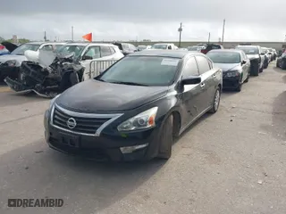 2014 Nissan Altima 2.5 with VIN 1N4AL3AP1EC322795, listed as a IAAI auction lot 41948019 with 230,032 mi miles. Bid and sale history available at carsss.com. Image 2.