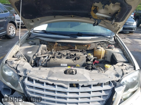 2005 Chrysler Pacifica Touring with VIN 2C8GF68465R252922, listed as a IAAI auction lot 42061282 with 134,543 mi miles and . Bid and sale history available at DreamBid. Image 10.