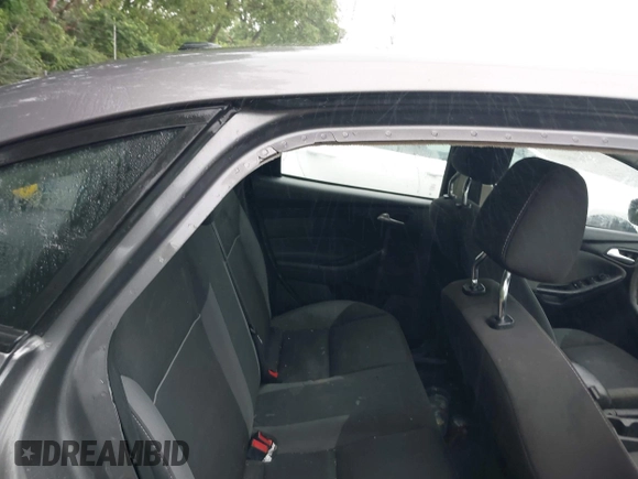 2012 Ford Focus SE z VIN 1FAHP3F20CL138736, wystawiony jako IAAI lot #42315862 z przebiegiem 231 570 mil mil oraz . Historia ofert i sprzedaży dostępna na DreamBid. Obrazek 8.