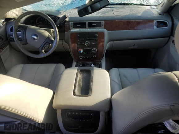 2010 Chevrolet Tahoe LT z VIN 1GNUKBE08AR175617, wystawiony jako Copart lot #48629955 z przebiegiem Nie podano mil oraz Nie do naprawy • Non repairable. Historia ofert i sprzedaży dostępna na DreamBid. Obrazek 8.