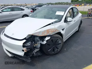 2025 Tesla Model 3 Long Range с VIN 5YJ3E1EA2SF981877, выставлен на аукционе IAAI как лот 42412352 с пробегом 1 967 миль миль и . История ставок и продаж доступна на DreamBid. Изображение 6.