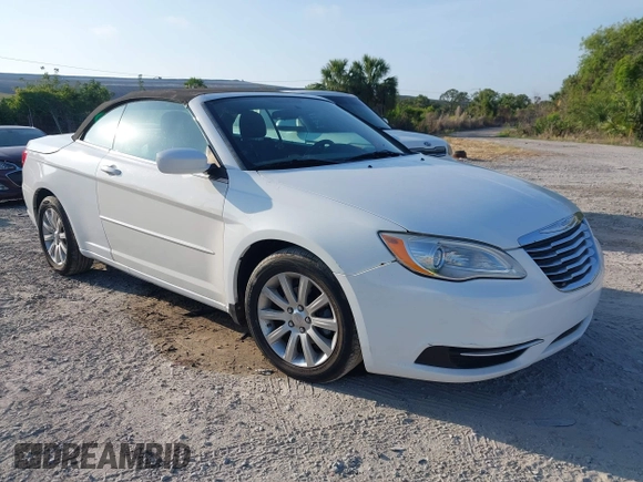 2012 Chrysler 200 Touring z VIN 1C3BCBEB2CN139225, wystawiony jako IAAI lot #42214609 z przebiegiem 101 516 mil mil oraz . Historia ofert i sprzedaży dostępna na DreamBid. Obrazek 1.