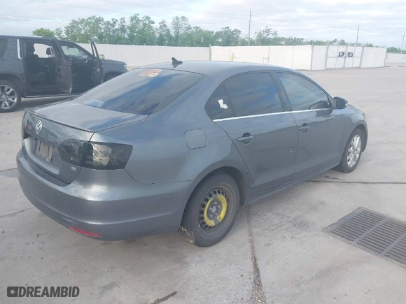 2014 Volkswagen Jetta Sedan SE with VIN 3VWD07AJ6EM401605, listed as a IAAI auction lot 42035536 with 207,968 mi miles. Bid and sale history available at carsss.com. Image 4.