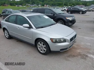 2007 Volvo S40 2.4L z VIN YV1MS382272306435, wystawiony jako IAAI lot #42368134 z przebiegiem 108 051 mil mil oraz . Historia ofert i sprzedaży dostępna na DreamBid. Obrazek 1.