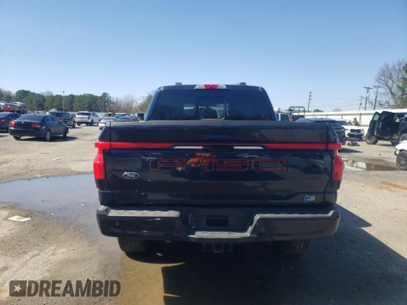 2022 Ford F-150 Lightning Pro z VIN 1FT6W1EV2NWG03314, wystawiony jako Copart lot #48468015 z przebiegiem 10 643 mil mil oraz Czysty tytuł • Clean title. Historia ofert i sprzedaży dostępna na DreamBid. Obrazek 6.