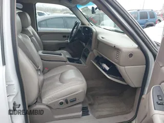 2003 Chevrolet Suburban Z71 with VIN 3GNFK16Z43G335561, listed as a IAAI auction lot 41901703 with 289,564 mi miles. Bid and sale history available at carsss.com. Image 5.