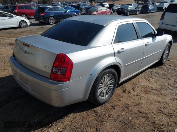 2009 Chrysler 300 LX with VIN 2C3KA43D29H528728, listed as a IAAI auction lot 41532893 with 95,077 mi miles. Bid and sale history available at carsss.com. Image 4.