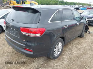 2017 Kia Sorento LX z VIN 5XYPG4A33HG274938, wystawiony jako IAAI lot #42341796 z przebiegiem 153 168 mil mil oraz . Historia ofert i sprzedaży dostępna na DreamBid. Obrazek 4.