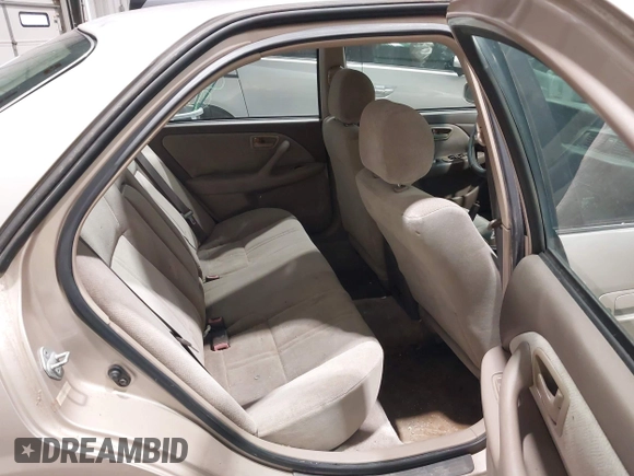 2001 Toyota Camry CE with VIN 4T1BG22K31U808394, listed as a IAAI auction lot 41909910 with 226,388 mi miles. Bid and sale history available at carsss.com. Image 8.