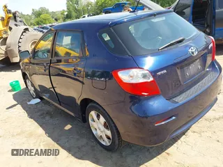 2009 Toyota Matrix z VIN 2T1KU40EX9C040282, wystawiony jako IAAI lot #42385430 z przebiegiem 185 179 mil mil oraz . Historia ofert i sprzedaży dostępna na DreamBid. Obrazek 3.