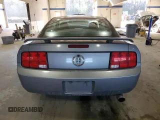 2006 Ford Mustang Standard z VIN 1ZVFT80N565227396, wystawiony jako Copart lot #43061515 z przebiegiem Nie podano mil oraz Szkoda całkowita • Salvage title. Historia ofert i sprzedaży dostępna na DreamBid. Obrazek 6.