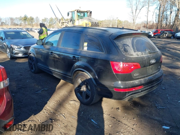 2014 Audi Q7 3.0T S line Prestige with VIN WA1DGAFE5ED013147, listed as a IAAI auction lot 41432296 with 121,861 mi miles. Bid and sale history available at carsss.com. Image 3.