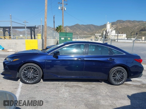 2021 Toyota Avalon Hybrid XSE z VIN 4T1EA1AB3MU005275, wystawiony jako IAAI lot #42335546 z przebiegiem 46 524 mil mil oraz . Historia ofert i sprzedaży dostępna na DreamBid. Obrazek 14.