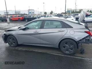 2022 Hyundai Elantra Blue z VIN KMHLM4AJ9NU031372, wystawiony jako IAAI lot #41524681 z przebiegiem 69 060 mil mil oraz . Historia ofert i sprzedaży dostępna na DreamBid. Obrazek 15.