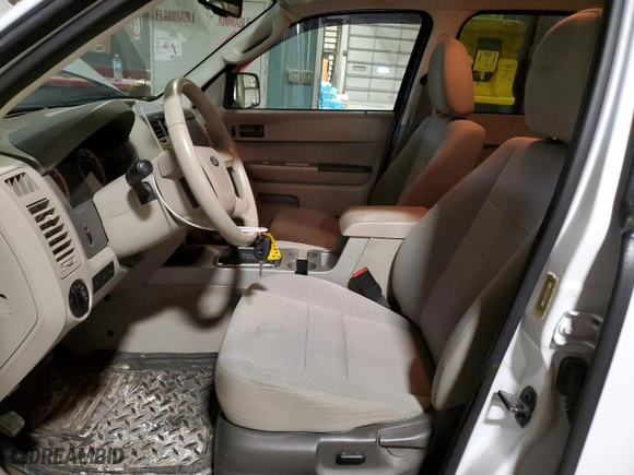 2011 Ford Escape XLT with VIN 1FMCU9DG5BKA63532, listed as a Copart auction lot 47608035 with 117,557 mi miles and Salvage Title. Bid and sale history available at carsss.com. Image 7.