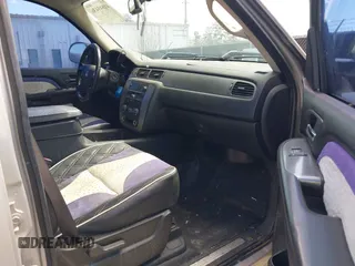 2007 Chevrolet Tahoe Police z VIN 1GNEC03097R367453, wystawiony jako IAAI lot #41849436 z przebiegiem 250 207 mil mil oraz . Historia ofert i sprzedaży dostępna na DreamBid. Obrazek 5.