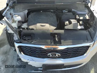 2019 Kia Sorento LX z VIN 5XYPG4A50KG463698, wystawiony jako Copart lot #50088435 z przebiegiem 68 787 mil mil oraz Szkoda całkowita • Salvage title. Historia ofert i sprzedaży dostępna na DreamBid. Obrazek 13.