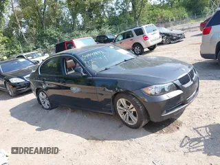 2006 BMW 3 Series 330xi with VIN WBAVD33526KV66805, listed as a IAAI auction lot 40047893 with 167,625 mi miles. Bid and sale history available at carsss.com. Image 1.