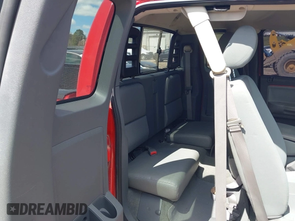 2005 Dodge Dakota SLT z VIN 1D7HE42K65S270202, wystawiony jako IAAI lot #41979560 z przebiegiem 35 508 mil mil oraz . Historia ofert i sprzedaży dostępna na DreamBid. Obrazek 8.