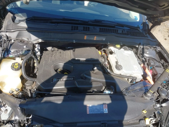 2019 Ford Fusion Hybrid SE with VIN 3FA6P0LU1KR235021, listed as a IAAI auction lot 41660786 with 93,331 mi miles. Bid and sale history available at carsss.com. Image 10.