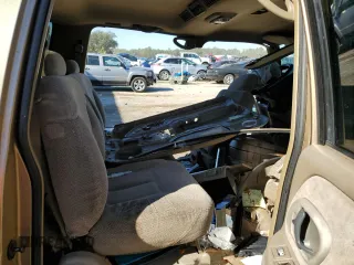1999 Chevrolet Suburban with VIN 1GNEC16R3XJ361999, listed as a Copart auction lot 43175695 with 0 mi miles and Non Repairable. Bid and sale history available at carsss.com. Image 10.