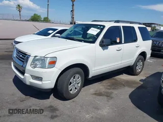 2010 Ford Explorer XLT z VIN 1FMEU6DE8AUA53893, wystawiony jako IAAI lot #42467166 z przebiegiem 84 072 mil mil oraz . Historia ofert i sprzedaży dostępna na DreamBid. Obrazek 2.