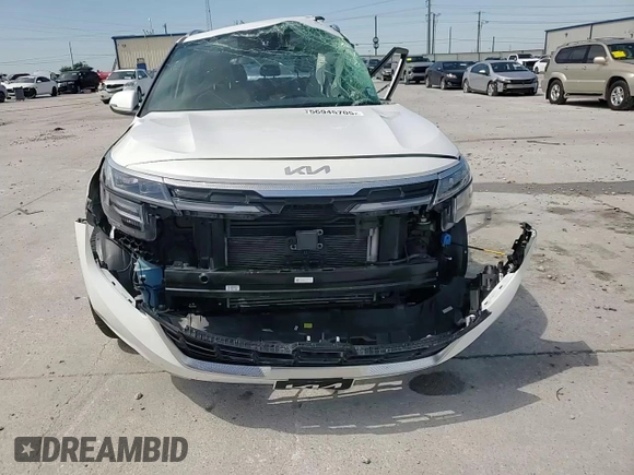 2024 Kia Seltos SX z VIN KNDETCA77R7492881, wystawiony jako Copart lot #56945705 z przebiegiem 22 866 mil mil oraz Szkoda całkowita • Salvage title. Historia ofert i sprzedaży dostępna na DreamBid. Obrazek 14.