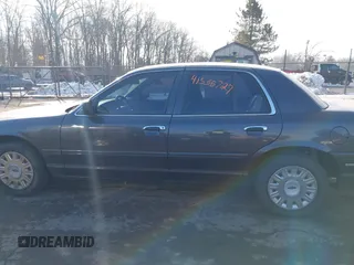 2005 Ford Police Interceptor z VIN 2FAHP71W95X170821, wystawiony jako IAAI lot #41538727 z przebiegiem 115 722 mil mil oraz . Historia ofert i sprzedaży dostępna na DreamBid. Obrazek 14.