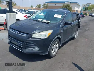 2013 Ford Escape SE z VIN 1FMCU9G91DUD55697, wystawiony jako IAAI lot #42184822 z przebiegiem 139 594 mil mil oraz . Historia ofert i sprzedaży dostępna na DreamBid. Obrazek 2.