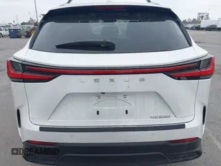 2025 Lexus NX 250 z VIN JTJADCAZ0S2016372, wystawiony jako IAAI lot #42254626 z przebiegiem 7 339 mil mil oraz . Historia ofert i sprzedaży dostępna na DreamBid. Obrazek 17.