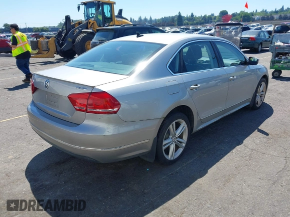 2014 Volkswagen Passat SEL Premium z VIN 1VWCN7A30EC097025, wystawiony jako IAAI lot #42466540 z przebiegiem 149 307 mil mil oraz . Historia ofert i sprzedaży dostępna na DreamBid. Obrazek 4.