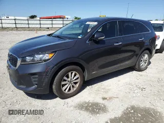 2019 Kia Sorento LX z VIN 5XYPGDA58KG441898, wystawiony jako Copart lot #57301645 z przebiegiem 101 259 mil mil oraz Szkoda całkowita • Salvage title. Historia ofert i sprzedaży dostępna na DreamBid. Obrazek 1.