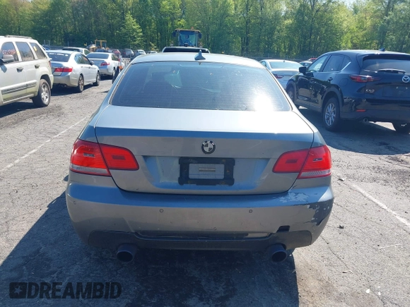 2009 BMW 3 Series 328i xDrive z VIN WBAWV53589P081072, wystawiony jako IAAI lot #42227533 z przebiegiem 207 284 mil mil oraz . Historia ofert i sprzedaży dostępna na DreamBid. Obrazek 16.