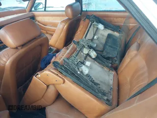 1982 Maserati Quattroporte z VIN ZAMBC1102CA301920, wystawiony jako IAAI lot #41297603 z przebiegiem 62 287 mil mil oraz . Historia ofert i sprzedaży dostępna na DreamBid. Obrazek 8.