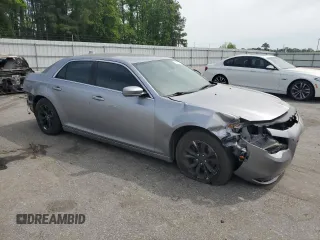 2016 Chrysler 300 Limited z VIN 2C3CCAAG1GH233711, wystawiony jako Copart lot #53933315 z przebiegiem 246 395 mil mil oraz Szkoda całkowita • Salvage title. Historia ofert i sprzedaży dostępna na DreamBid. Obrazek 4.