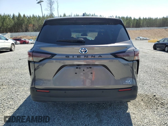 2024 Toyota Sienna XLE z VIN 5TDYRKEC1RS190859, wystawiony jako Copart lot #50595315 z przebiegiem 43 858 mil mil oraz Szkoda całkowita • Salvage title. Historia ofert i sprzedaży dostępna na DreamBid. Obrazek 6.