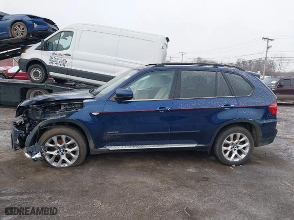 2011 BMW X5 35i with VIN 5UXZV4C54BL738262, listed as a IAAI auction lot 41633474 with 173,914 mi miles. Bid and sale history available at carsss.com. Image 14.