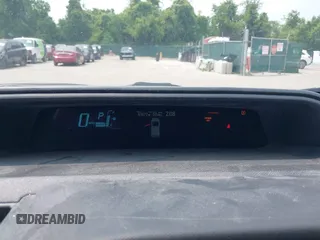 2014 Toyota Prius One z VIN JTDKDTB37E1566373, wystawiony jako IAAI lot #42416089 z przebiegiem 61 672 mil mil oraz . Historia ofert i sprzedaży dostępna na DreamBid. Obrazek 7.
