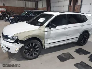 2020 Volkswagen Tiguan SE with VIN 3VV2B7AX1LM106600, listed as a IAAI auction lot 40259436 with 56,736 mi miles. Bid and sale history available at carsss.com. Image 6.