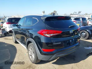 2018 Hyundai Tucson SEL z VIN KM8J33A43JU790981, wystawiony jako IAAI lot #42222023 z przebiegiem 63 924 mil mil oraz . Historia ofert i sprzedaży dostępna na DreamBid. Obrazek 3.