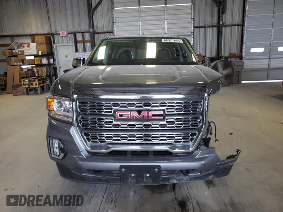 2022 GMC Canyon 4WD Denali with VIN 1GTG6EENXN1223923, listed as a Copart auction lot 68927644 with 30,495 mi miles and Salvage Title. Bid and sale history available at carsss.com. Image 5.