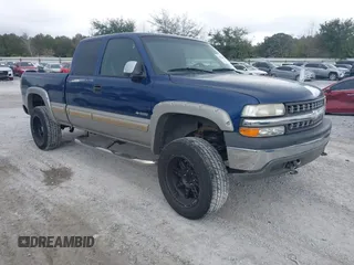 2001 Chevrolet Silverado 1500 LS with VIN 2GCEC19T311396687, listed as a IAAI auction lot 41552808 with 183,040 mi miles. Bid and sale history available at carsss.com. Image 1.